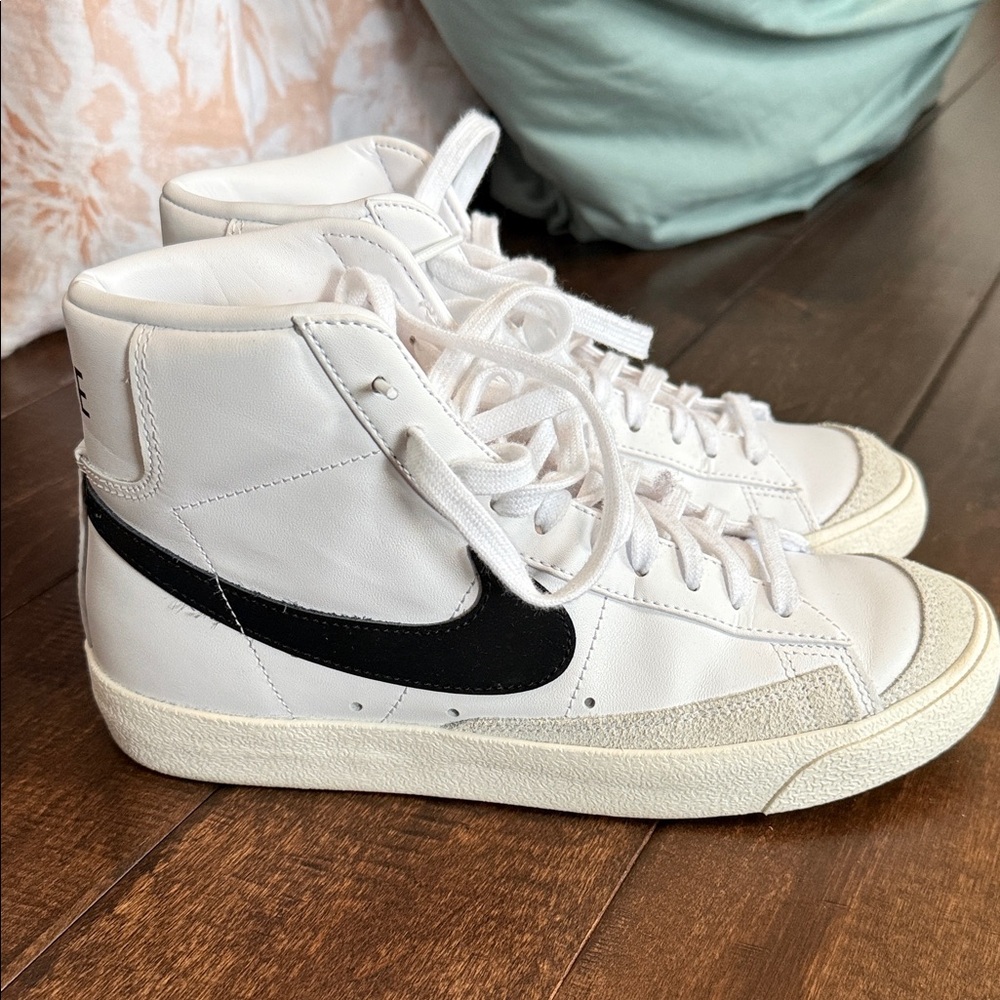 Nike White and Black Blazer Mid 77 Women’s Shoes